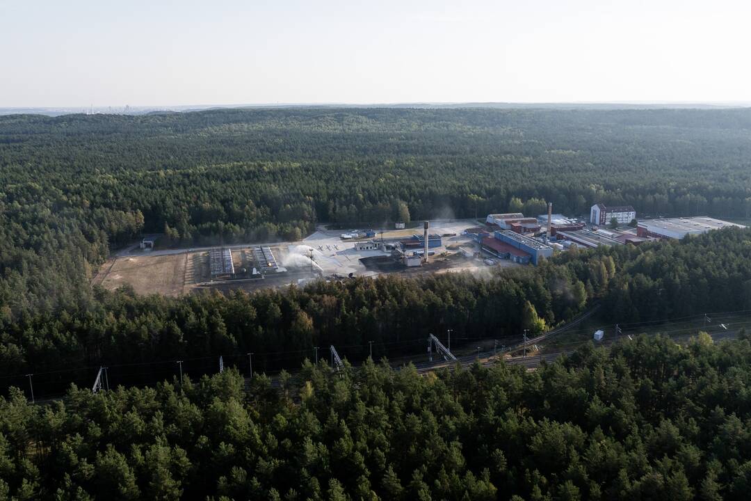 Para po gaisro dujų stotyje: nauji vaizdai iš drono