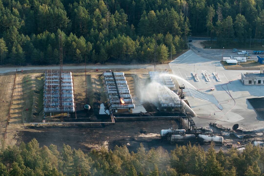 Para po gaisro dujų stotyje: nauji vaizdai iš drono