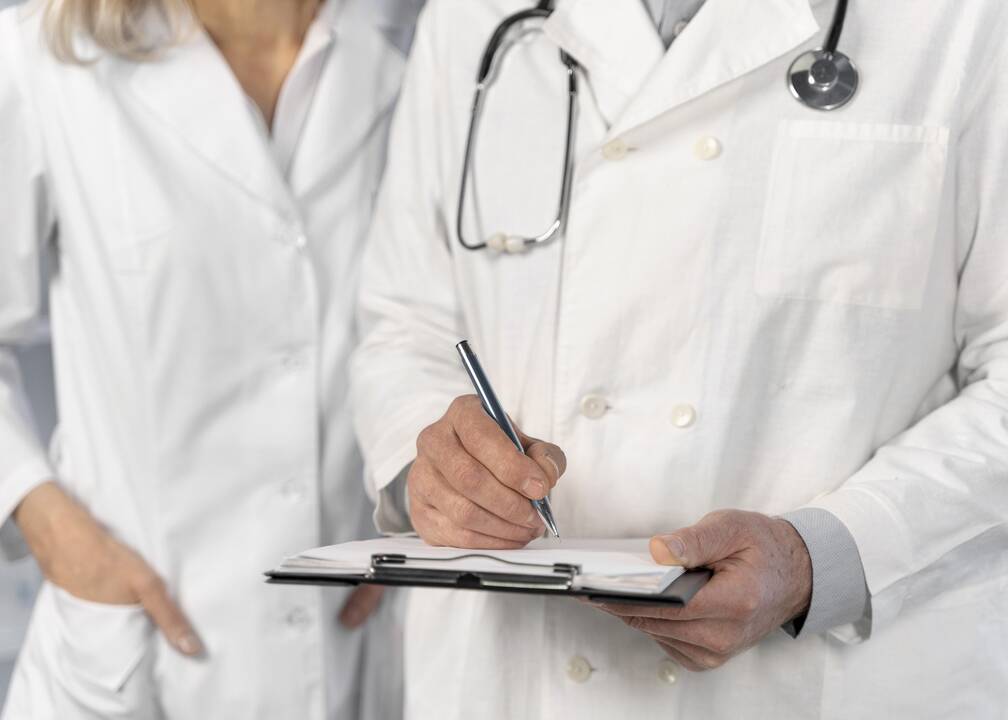 Medikus vilios pinigais – šiame mieste ženkliai padidino išmoką
