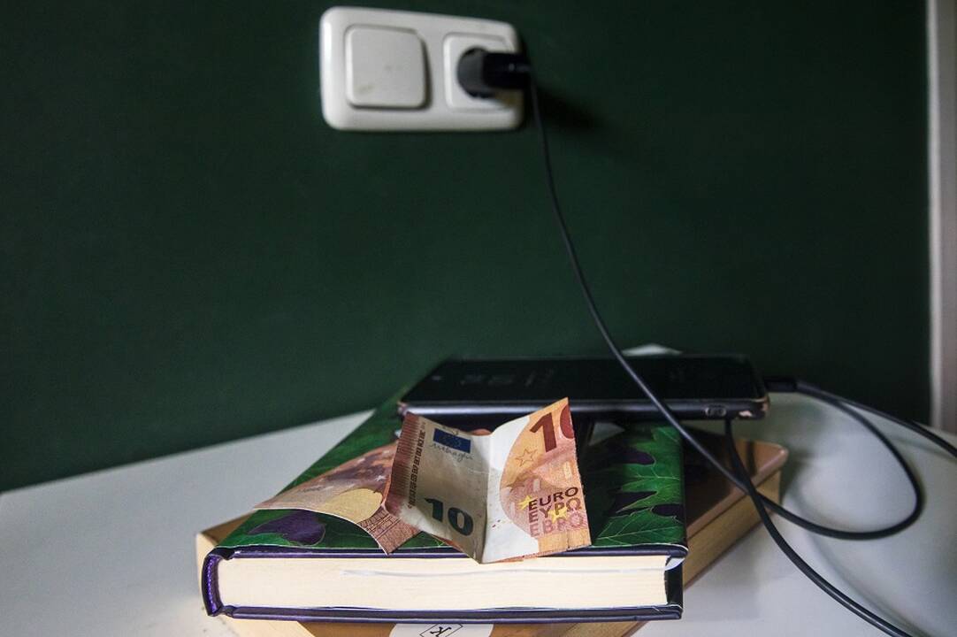 VERT: už elektrą permokančių buitinių vartotojų skaičius mažėja
