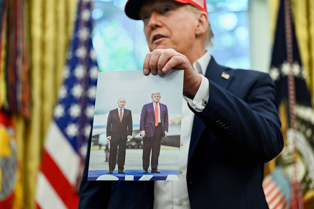 Trumpas sako, kad jo kantrybė Putino atžvilgiu senka