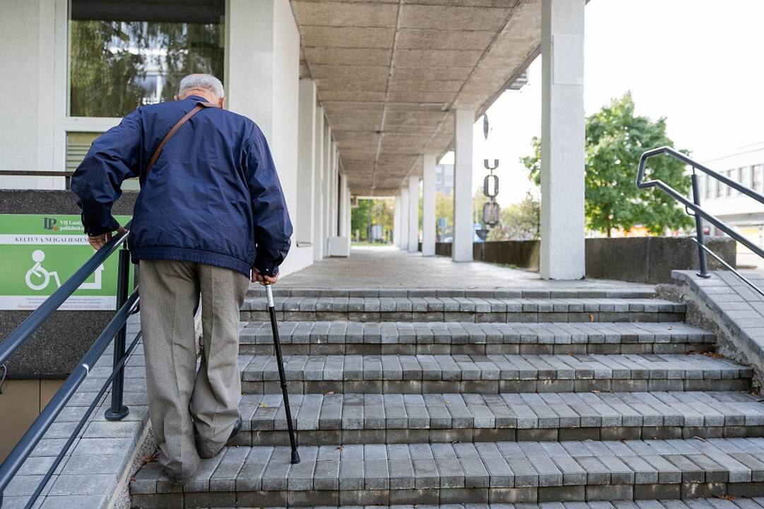 Svarstys siūlymą nemažinti senatvės pensijos, jei dėl jos kreiptasi pavėluotai