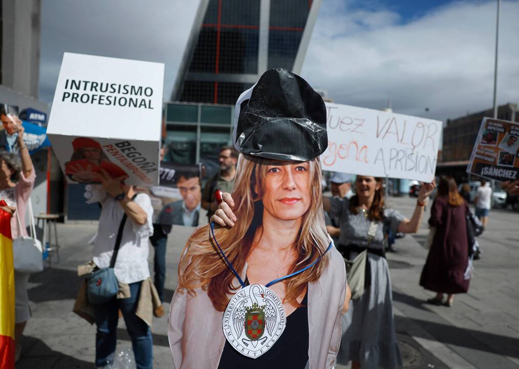 Ispanijos premjero žmona turės stoti prieš teismą dėl kaltinimų turto pasisavinimu