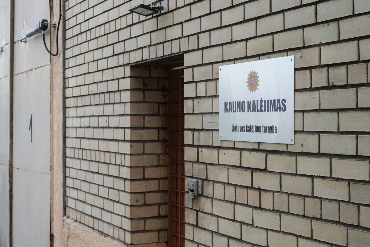 Kauno kalėjime nuo tarnybos nušalinti trys neblaivūs darbuotojai: tarp jų – ir pareigūnė
