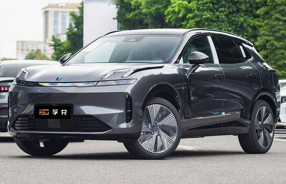 Naujokas: mūsų šalies eismo sraute jau galima sutikti kinišką „Lynk & Co 08“.