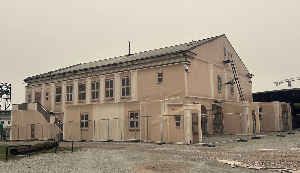 Pertrauka: pernai pradėtas kariškių būsimos ramovės pastato remontas netikėtai sustabdytas, kol, kaip teigiama, bus perskirstytos renovacijos lėšos.