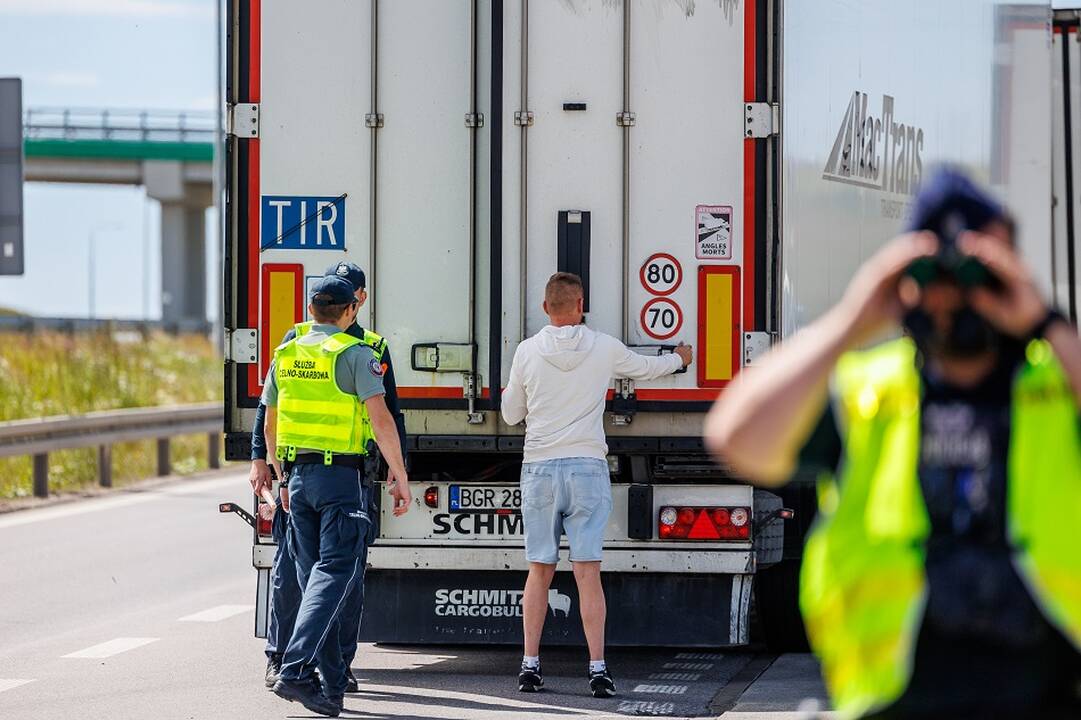 Lenkijai uždarius sieną, VSAT informuoja apie transporto srautus pasienyje