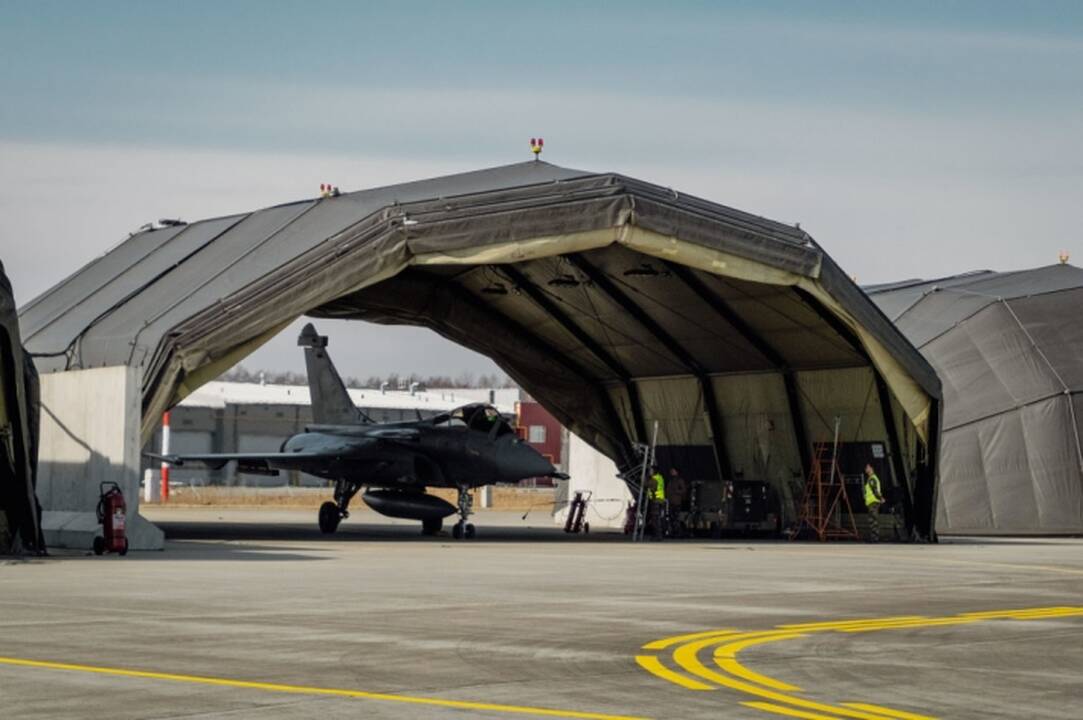 NATO naikintuvai šešis kartus kilo atpažinti ir lydėti Rusijos orlaivių