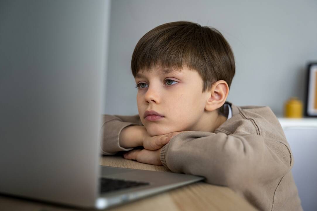 Kyla į kovą su internetiniais sukčiais ir seksualiniais priekabiautojais