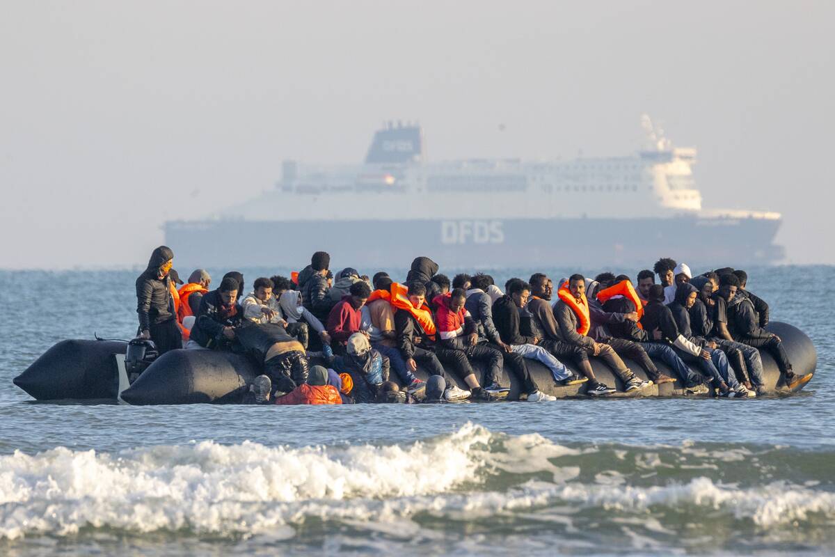 Londonas žada griežtesnes taisykles šalyje norintiems likti migrantams