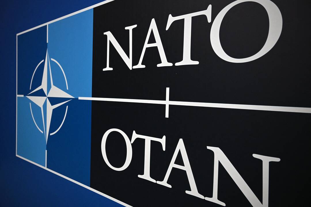 NATO: Rusijos karinės pratybos nekelia tiesioginės karinės grėsmės