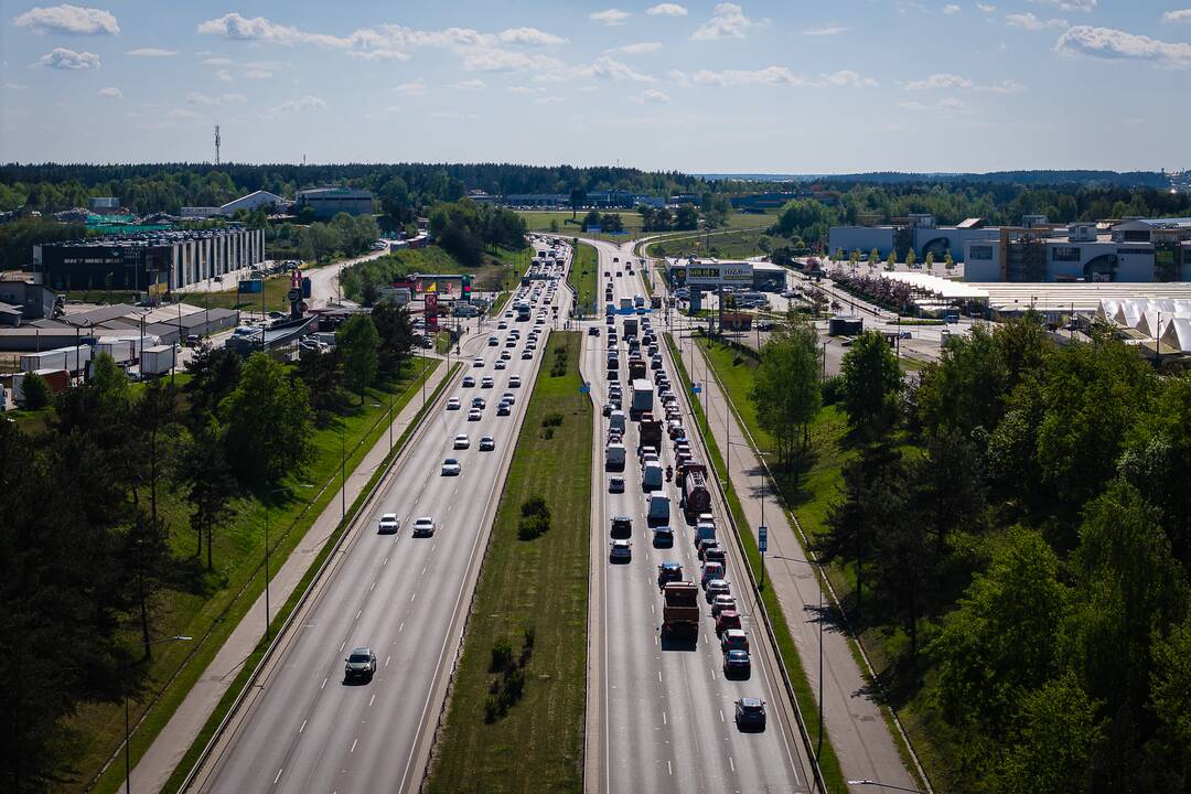 Atskleidė, kiek pinigų per mėnesį lietuviai skiria automobiliui 