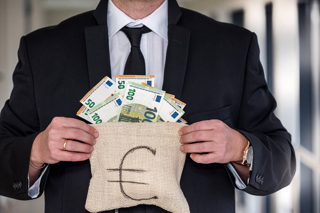 Paskaičiavo, kiek Rusijos piliečių valdo Lietuvoje registruotų įmonių akcijas 