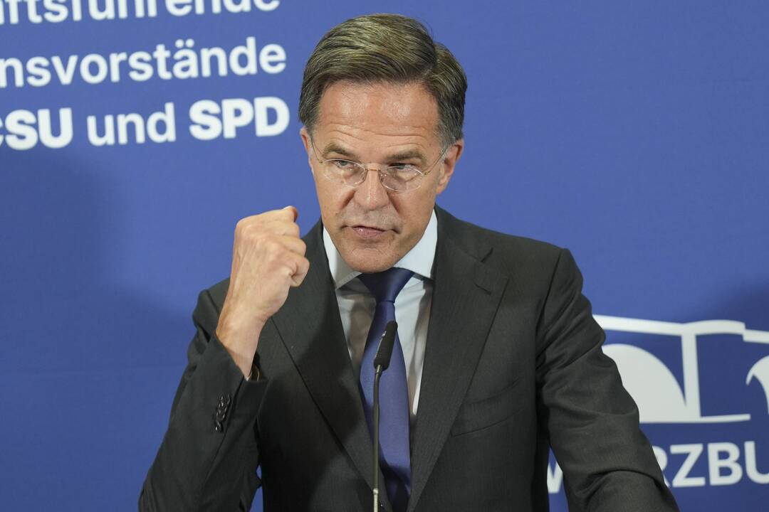Rutte: NATO stengiasi užkirsti kelią Rusijos vykdomam skrydžių trikdymui