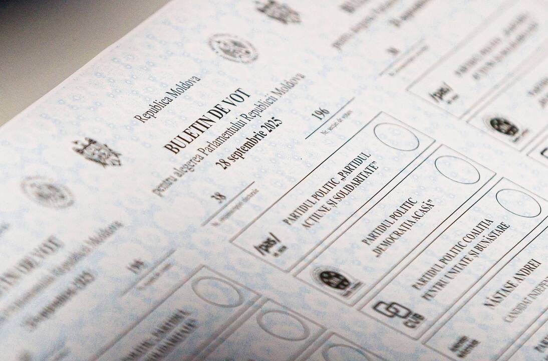 Moldovos rinkėjai atsidūrė kryžkelėje tarp Rusijos ir ES