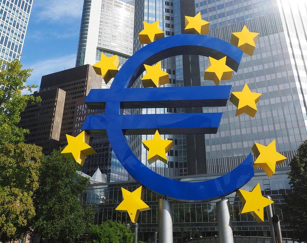 Euro zonos ekonominių vertinimų rodiklis rugsėjį kiek pakilo