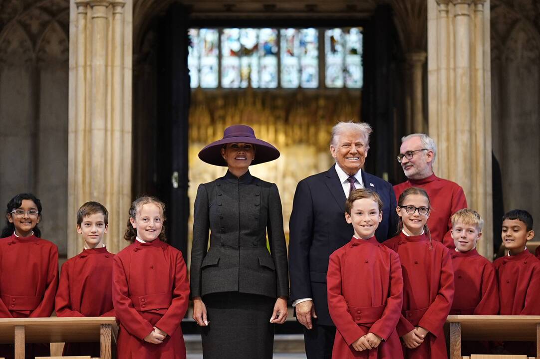 Melanios skrybėlė ir Epsteino šmėkla: Trumpo vizito Britanijoje akcentai