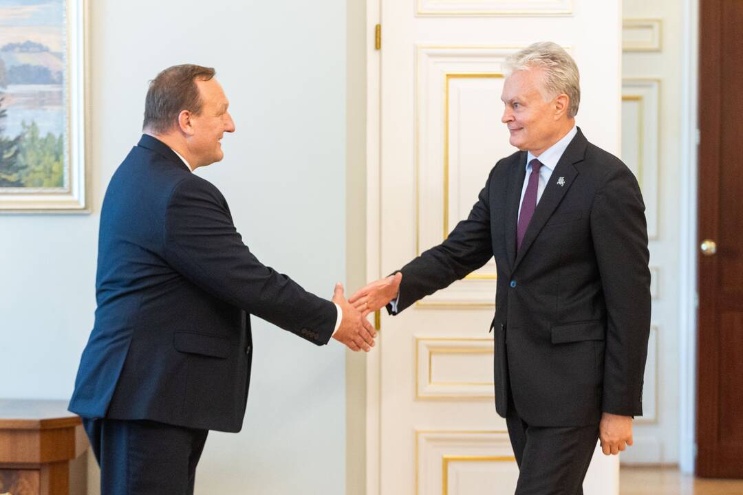 Vladislavas Kondratovičius, Gitanas Nausėda
