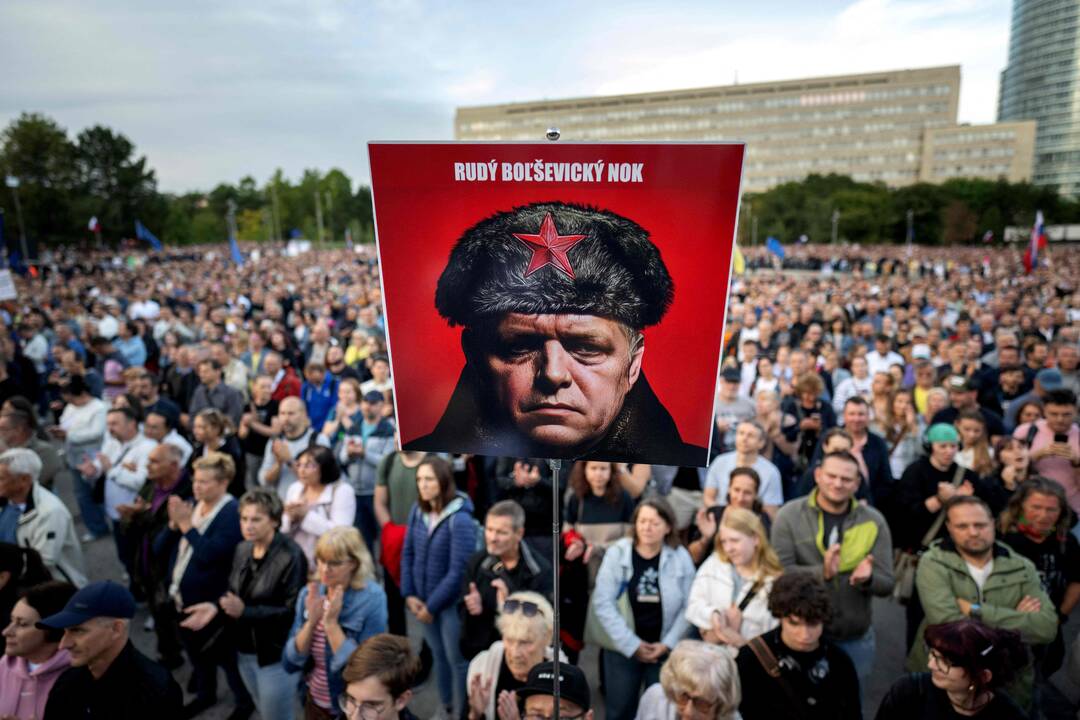 Slovakijos vyko dideli antivyriausybiniai protestai