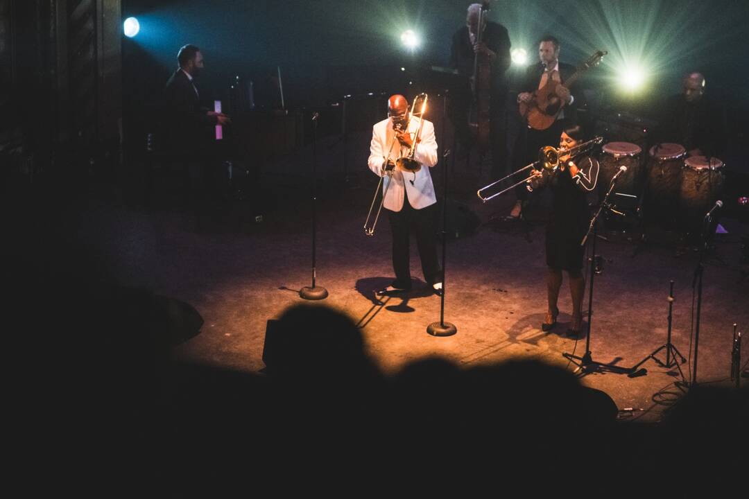 Kubos aistros ir muzikos ritmai: legendiniai „The Buena Vista Orchestra“ surengs koncertą Vilniuje