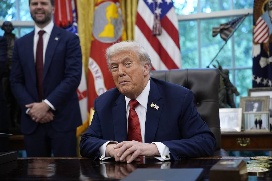 Trumpas paskelbė įvesiąs 100 proc. muitą farmacijos produktams