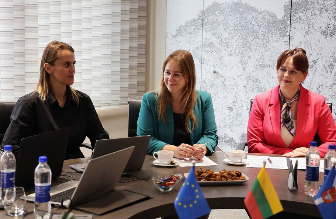 Tikslas: „Norisi pajausti, kuo gyvena savivaldybės ir ką galime atliepti nacionalinėje politikoje“, – sakė LR socialinės apsaugos ir darbo viceministrė Deimantė Bukeikaitė (dešinėje).