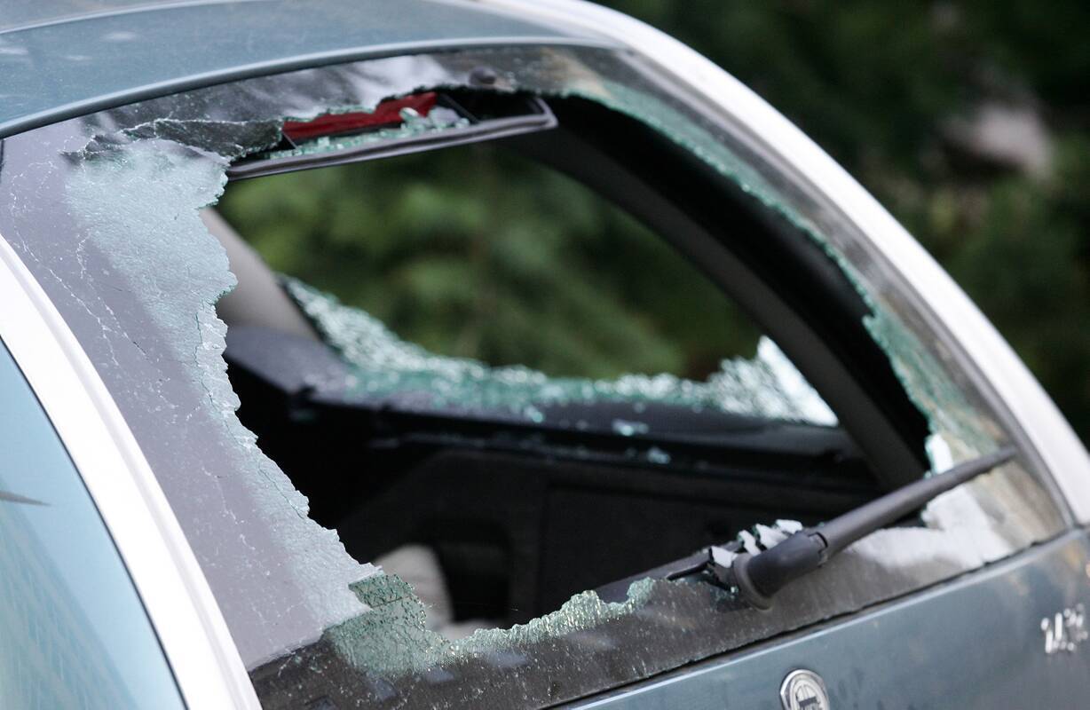 Incidentas Kaune: apšaudytas aikštelėje stovėjęs automobilis
