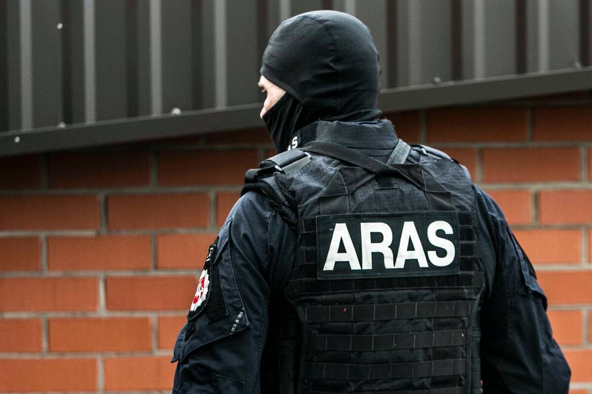 „Aro“ pareigūnai išsivežė į pavėsinę atneštą sprogmenį: vyrui – nemalonumai