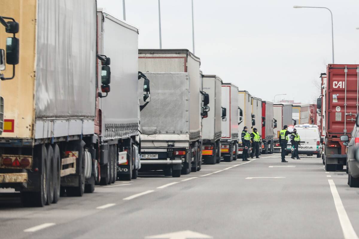 Ministerija siūlo Vyriausybei riboti vilkikuose iš trečiųjų šalių įvežamą kurą