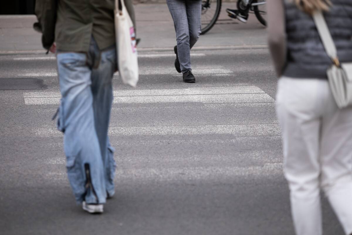 Pėsčiųjų perėjoje Vilniuje partrenktos dvi moterys: vienai kraujuoja galva