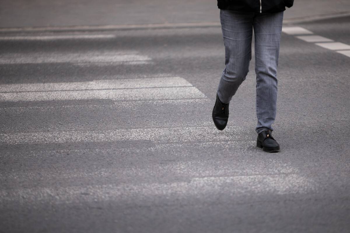 Nereguliuojamoje pėsčiųjų perėjoje partrenktas girtas vyras