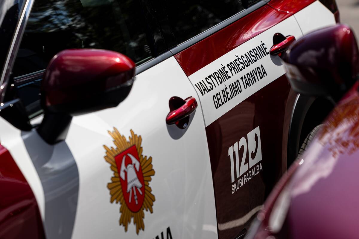 Teismas: pareigūnas teisėtai atleistas iš tarnybos dėl jo žmonos keliamos grėsmės Lietuvai