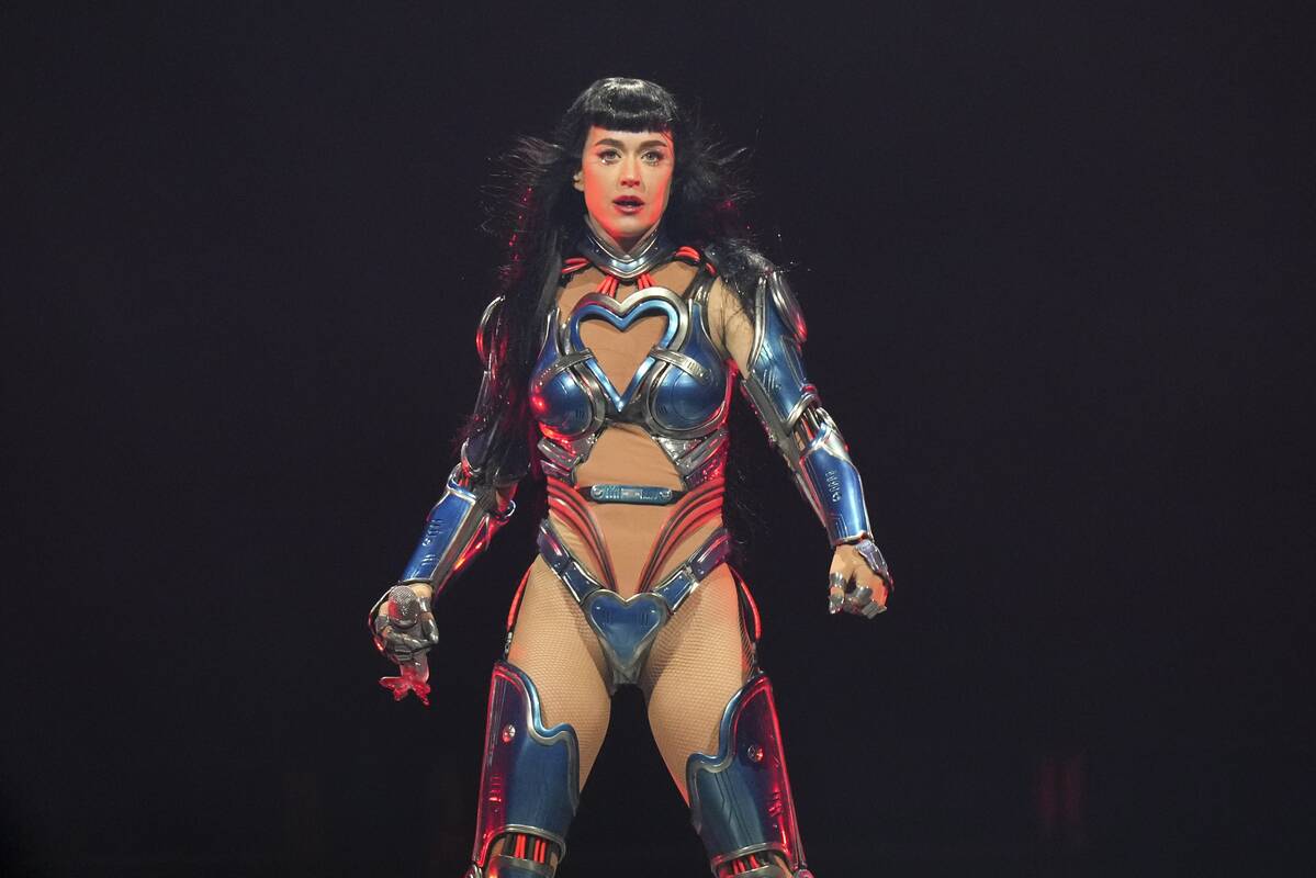 1984 — gimė JAV popmuzikos žvaigždė Katy Perry (Keti Peri).