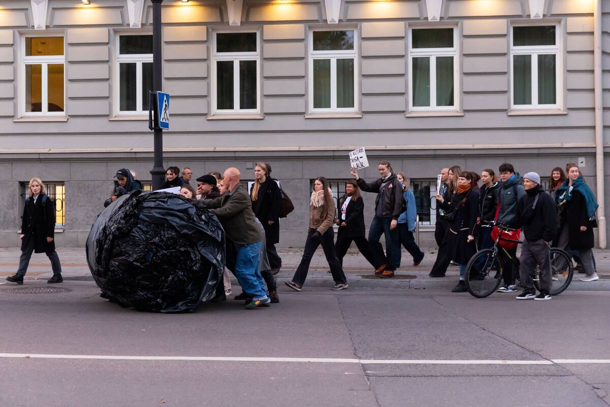Meninė akcija „Iš kultūros tamsą – lauk”