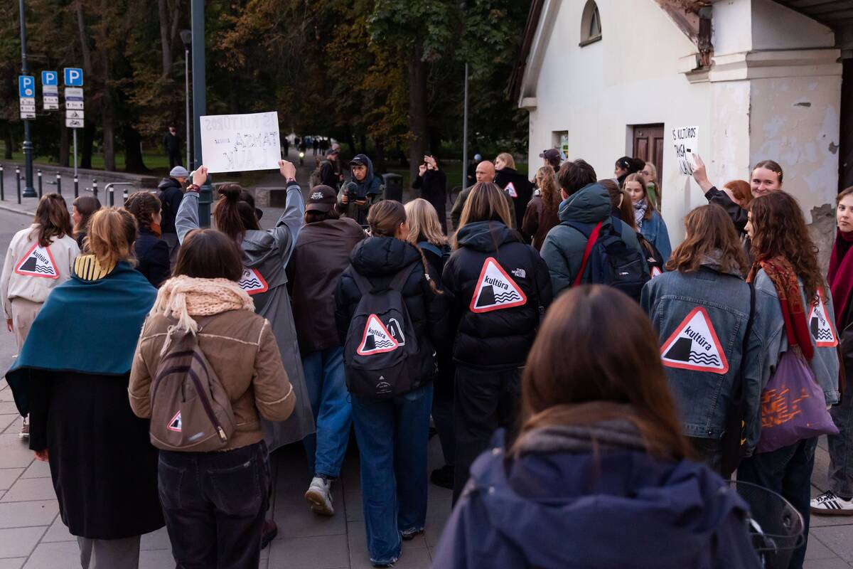 Meninė akcija „Iš kultūros tamsą – lauk”