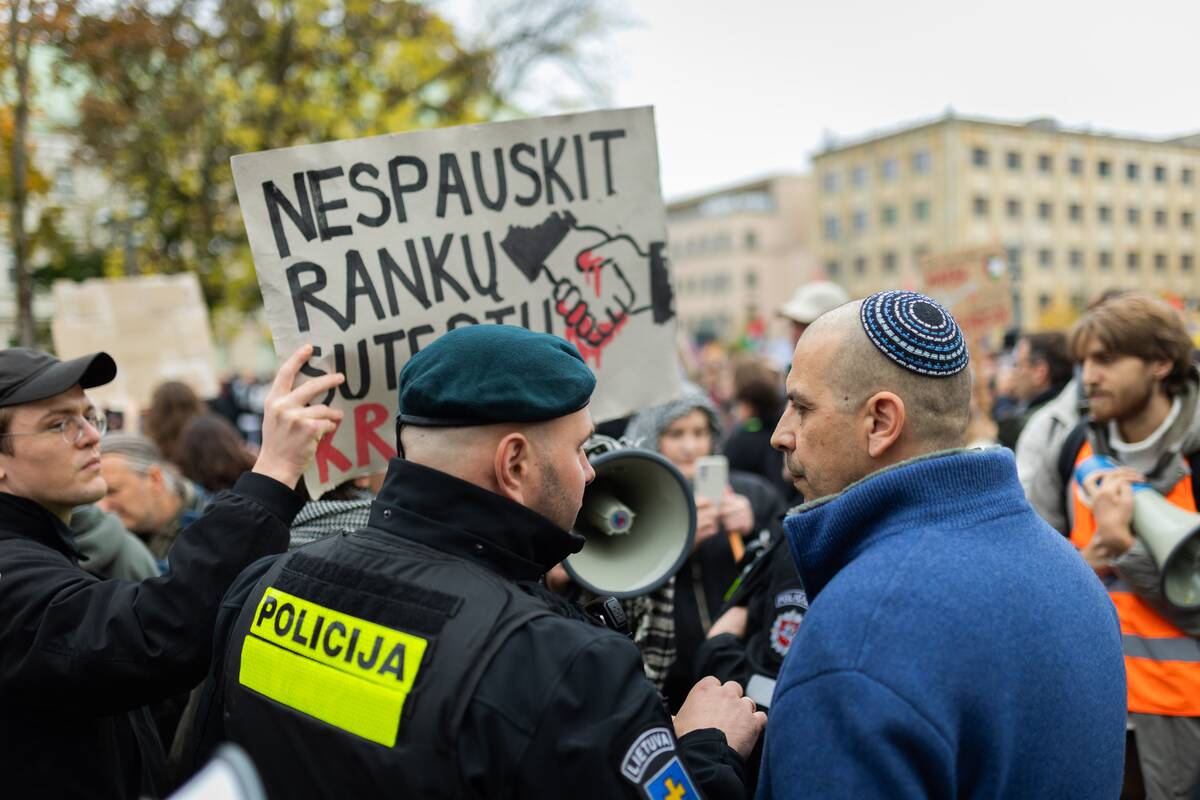 Vilniuje vyko protestas „2 metai genocido: užtenka tylėti!“
