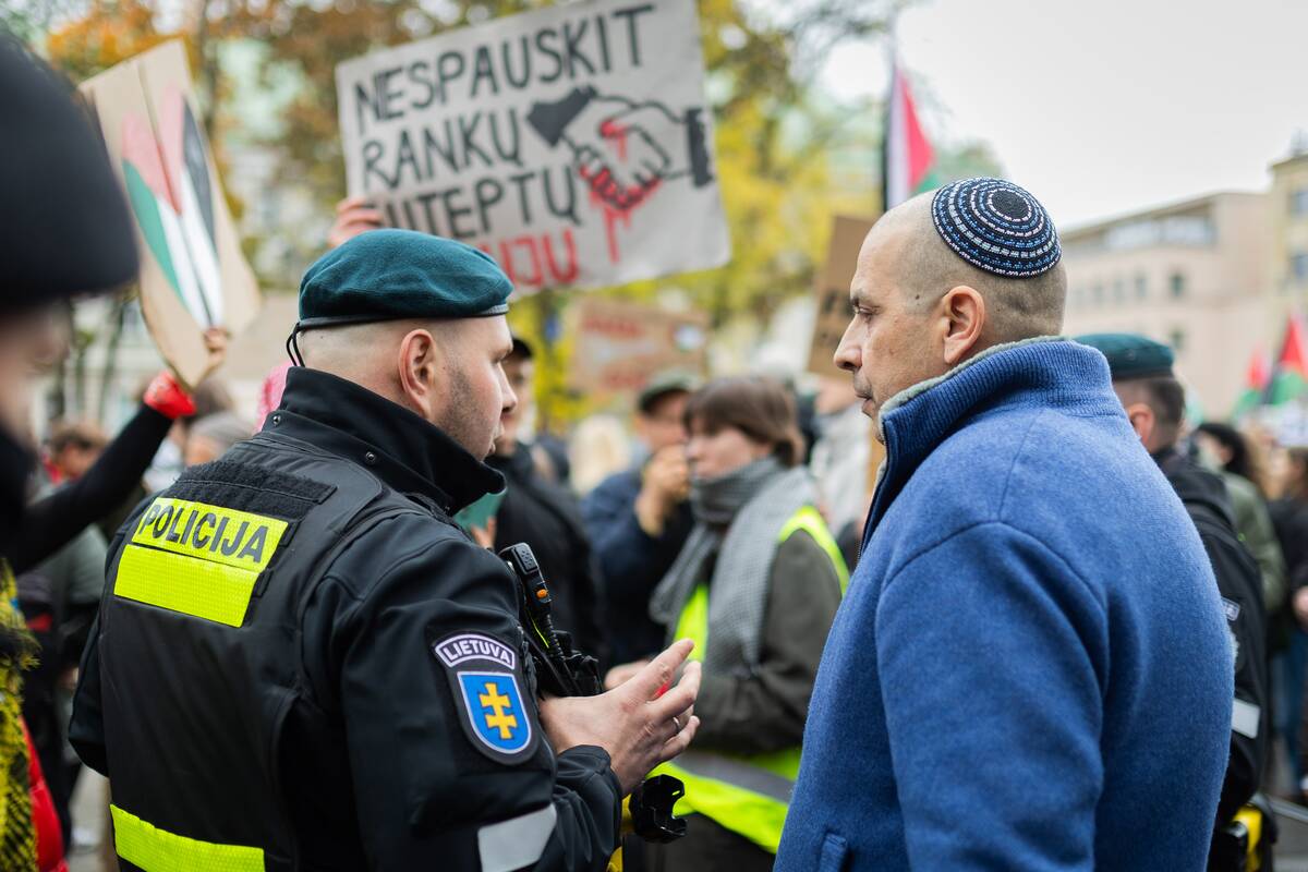 Vilniuje vyko protestas „2 metai genocido: užtenka tylėti!“