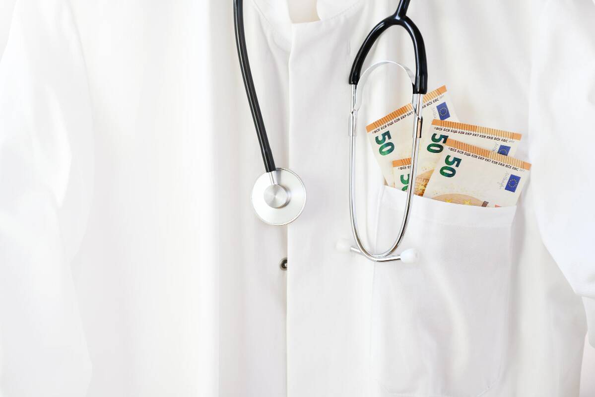 Siūlo palikti galimybę pacientams primokėti už nemedicinines paslaugas