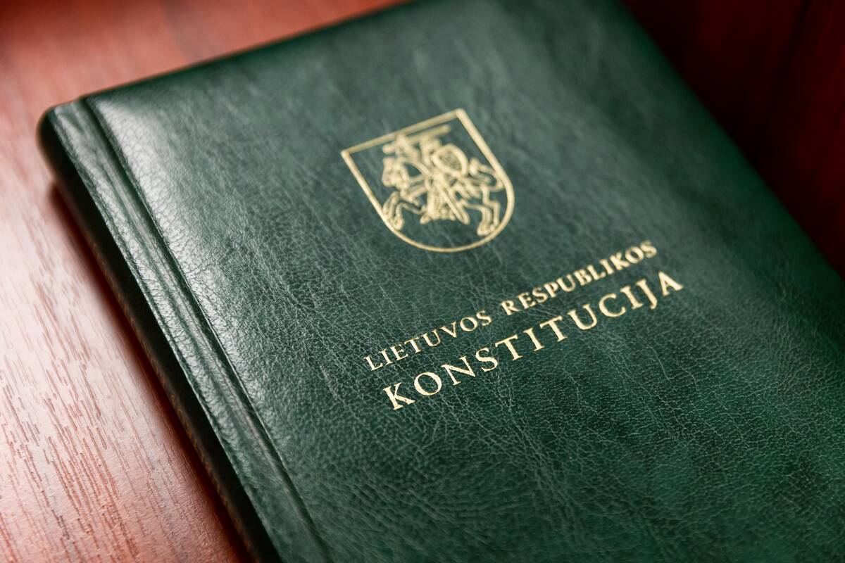 Prezidento iniciatyva išleista Lietuvos Konstitucija Brailio raštu