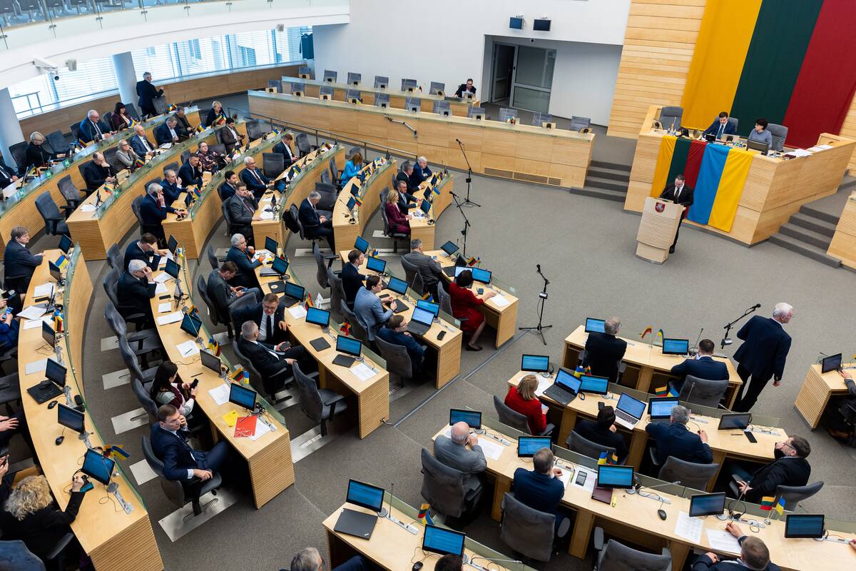 Ignui Vėgėlei kilo klausimas, kodėl Seimo salėje kabo Ukrainos vėliava