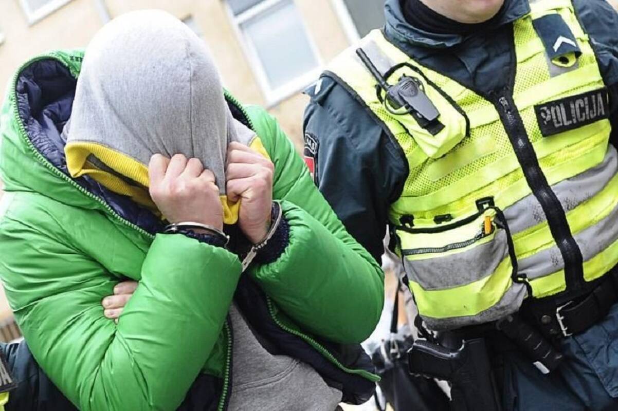 Vilniuje – įtariamo narkotikų platintojo smūgiai policininkui