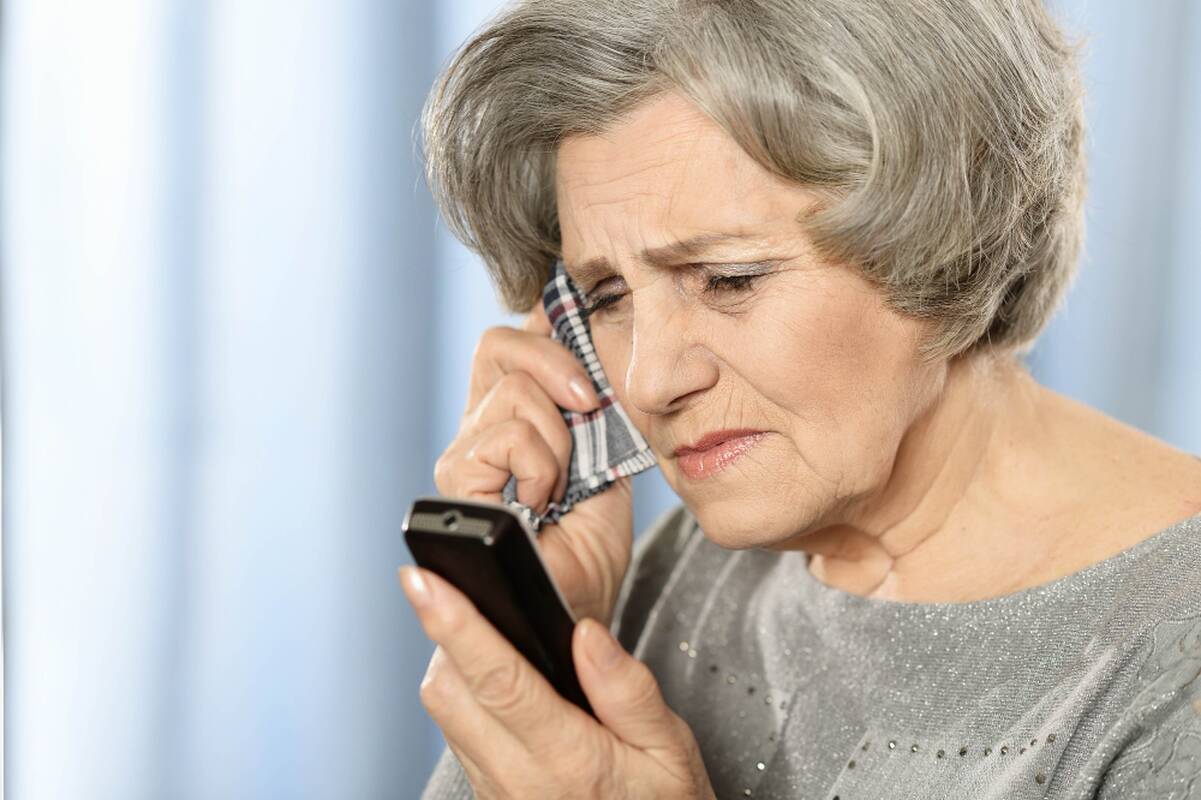Atsiliepusi telefonu moteris prarado 32 tūkst. eurų