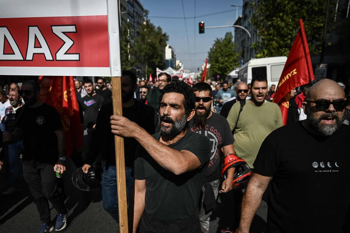 Graikai vėl streikuoja protestuodami prieš 13 valandų darbo reformą