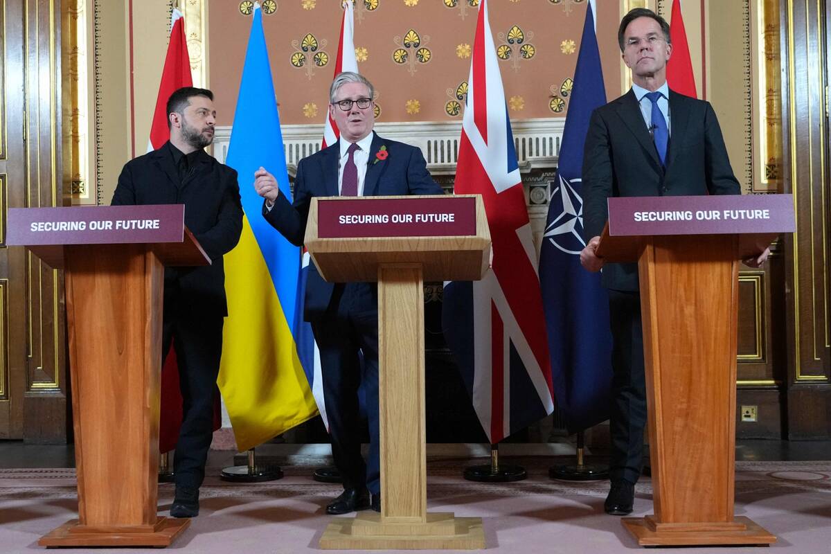 Volodymyras Zelenskis ragina JAV išplėsti sankcijas Rusijos naftai ir prašo tolimojo nuotolio raketų