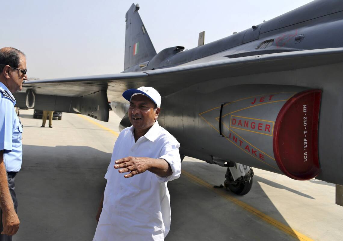 Indija pasirašė sutartį dėl orlaivių su Rusijos įmone, kuriai taikomos sankcijos