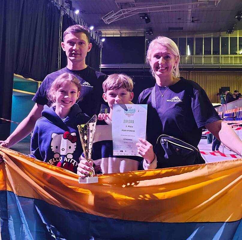 Emocijos: neįtikėtinais klaipėdiečio pasiekimais labiausiai džiaugėsi šeima: Pijaus tėtis, mama ir sesuo.