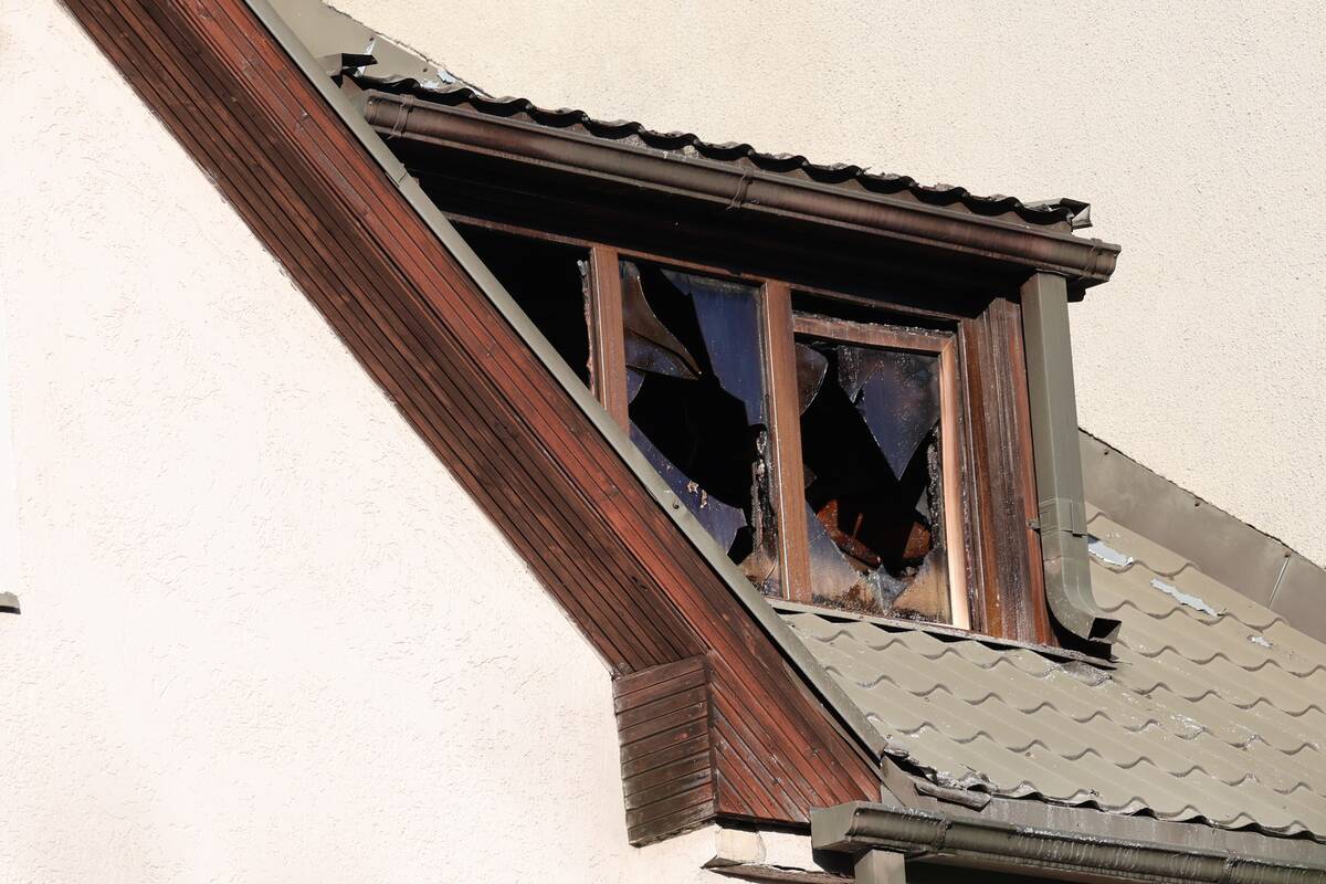 Ugnis nusiaubė Romainių kotedžą, žuvo šuo