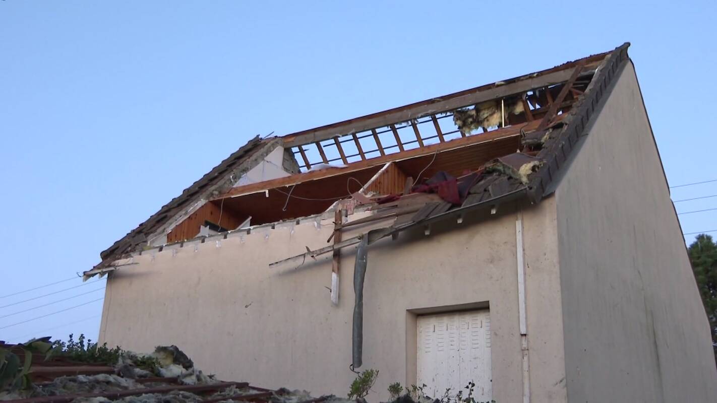 Tornadas suniokojo miestelį prie Paryžiaus