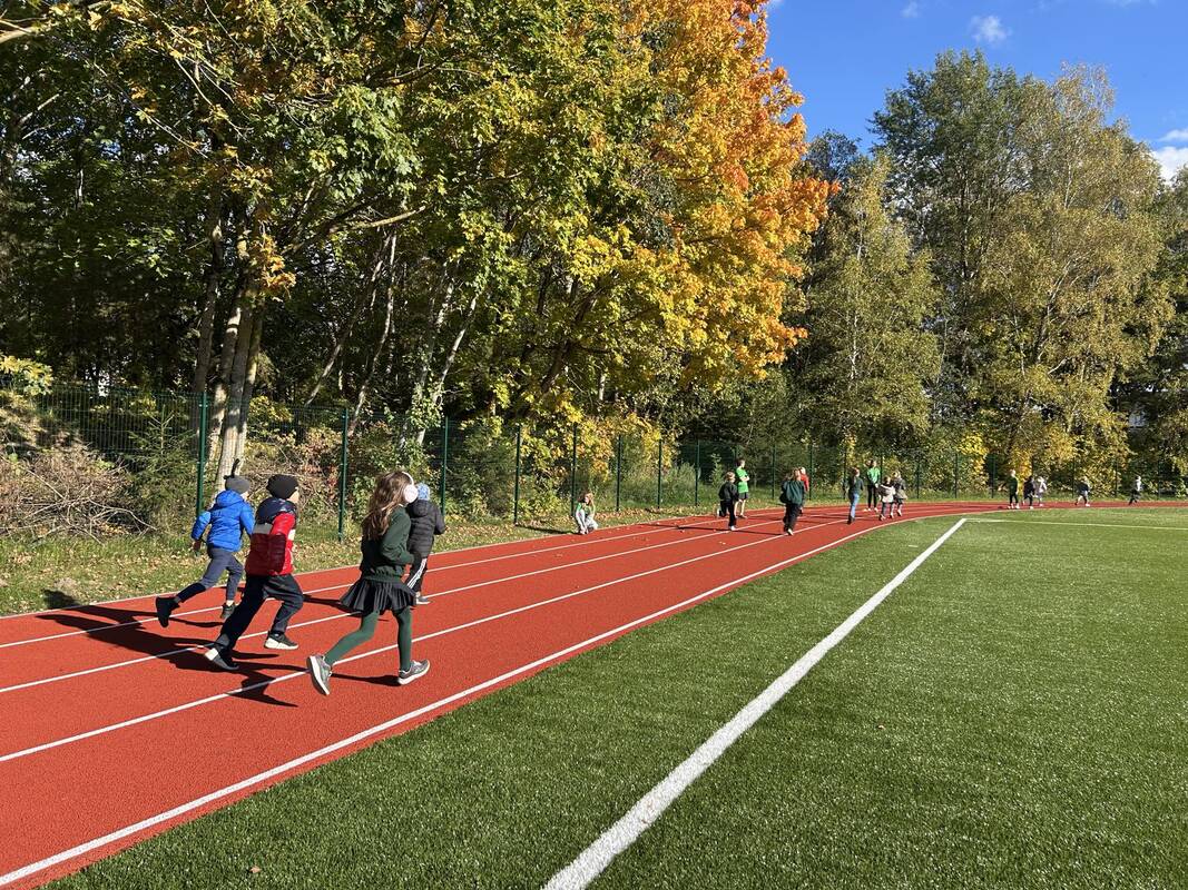 Vilniaus rajone atidarytas atnaujintas Bukiškio mokyklos stadionas