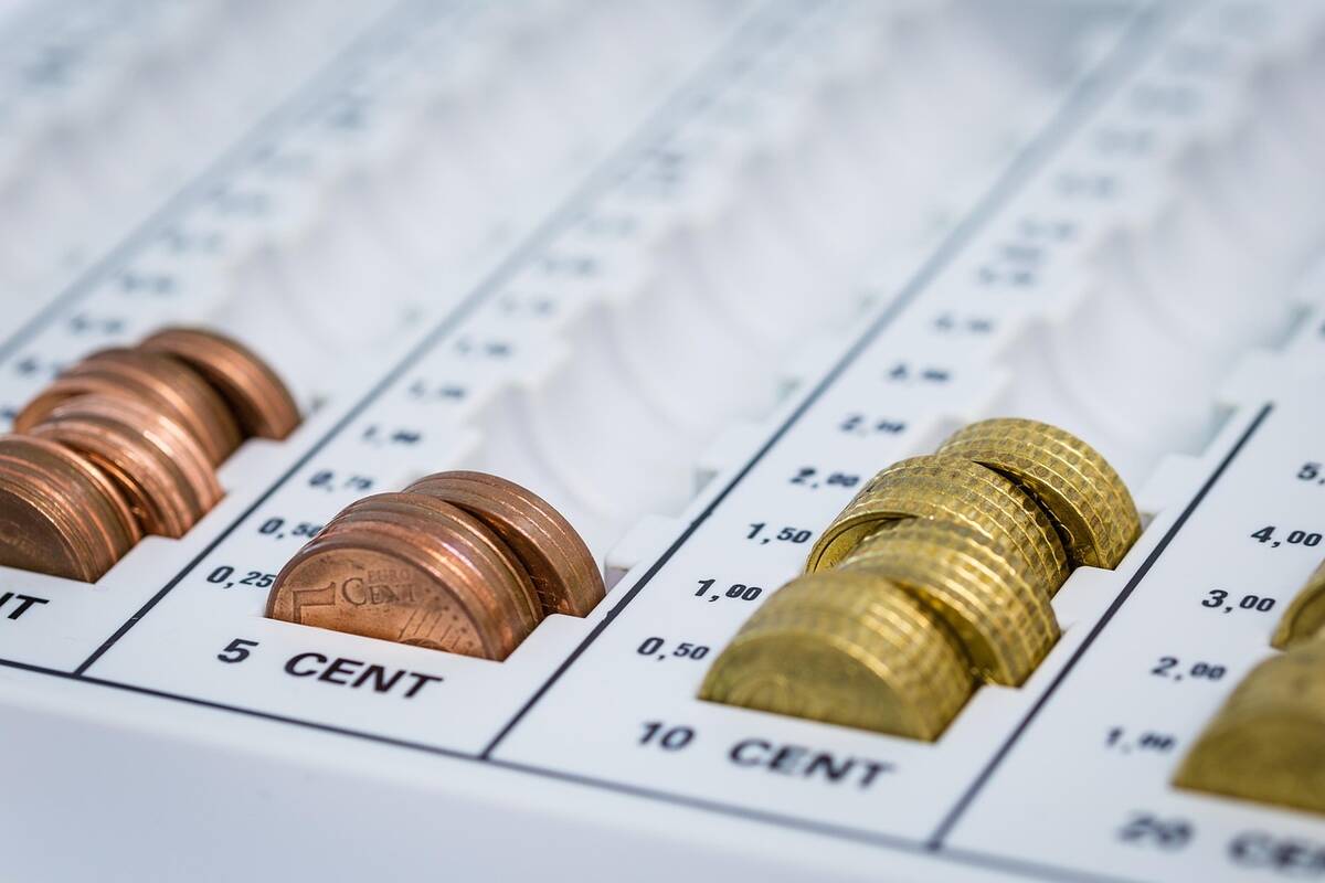 Euro kursas nusileido į žemiausią per šešias savaites lygį